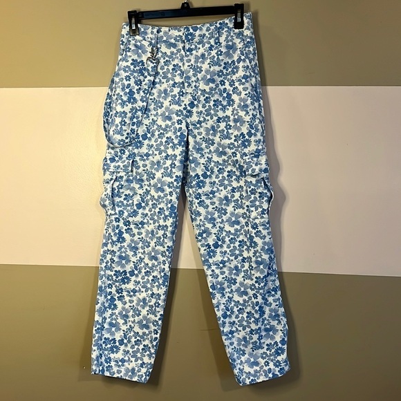 Forever 21 Floral Ankle Pants size Small - Picture 1 of 8